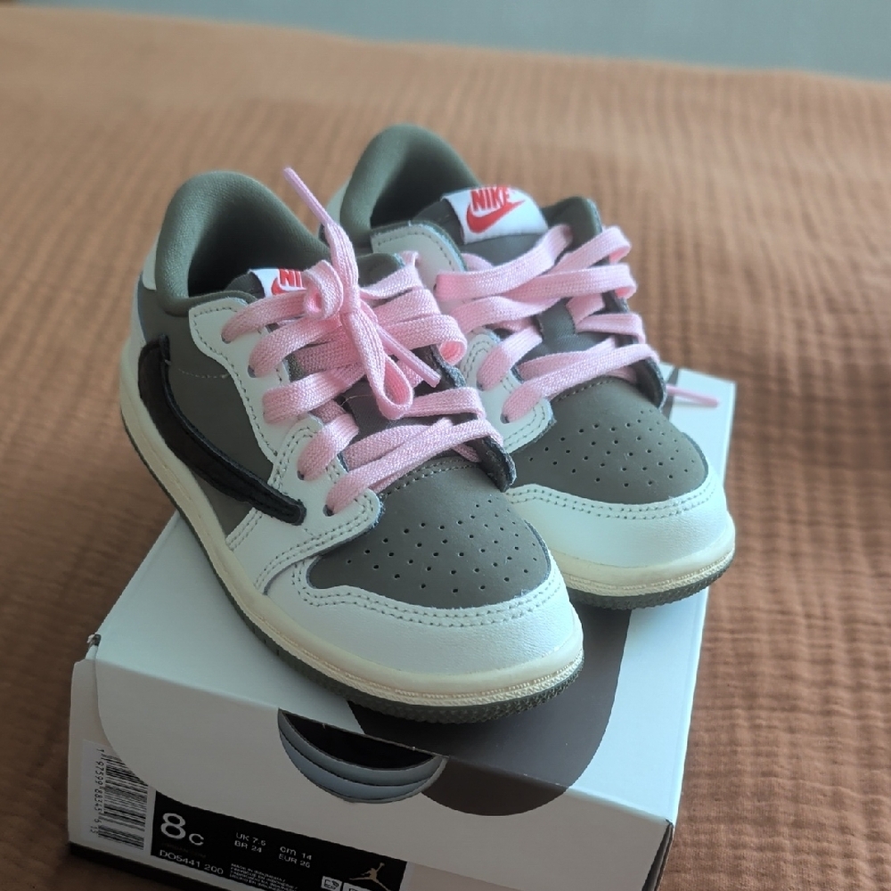 Nike Kids' White and Pink Sneakers - Picture 2 of 6